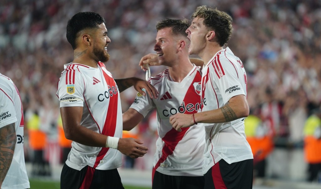 River se encendió con el calor y cerró el fin de semana sumando tres puntos ante&nbsp;Independiente