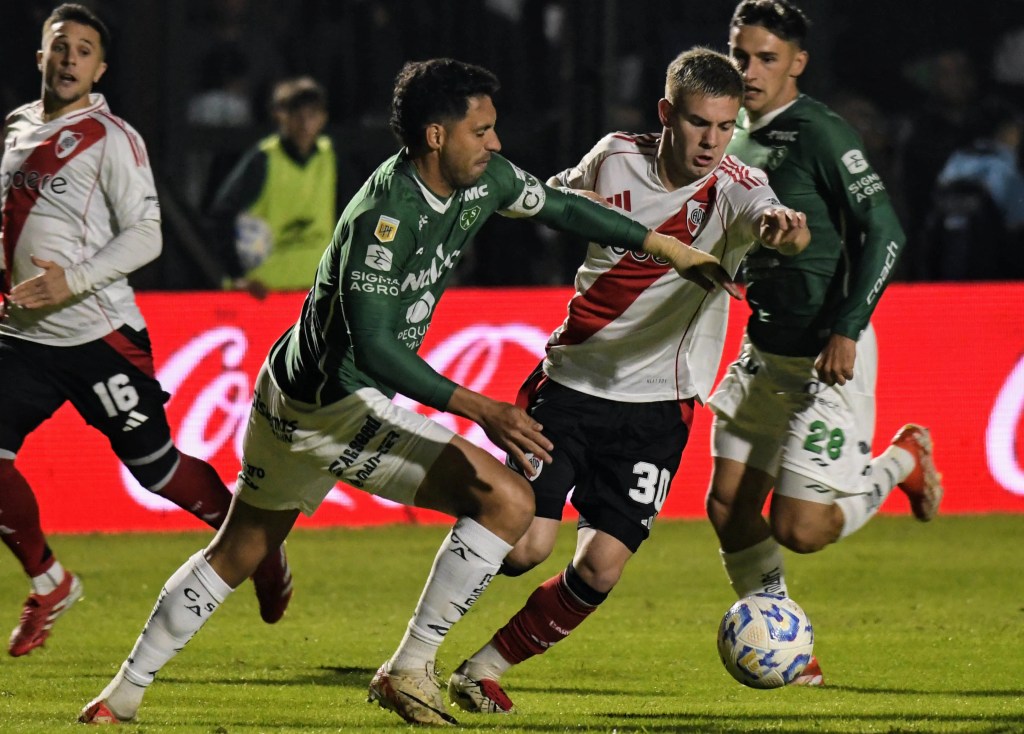 El equipo de los campeones del mundo no pudo contra&nbsp;Sarmiento